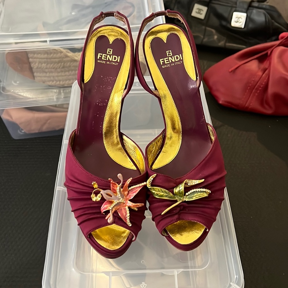 Fendi rare orchid detail heels